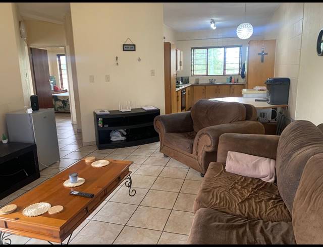 2 BEDROOM FLAT FOR SALE IN VANDERBIJLPARK SE 2